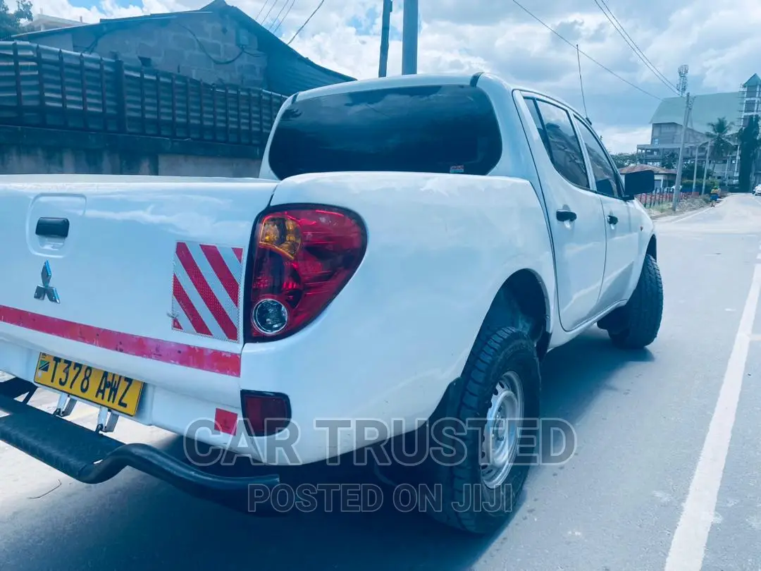 Mitsubishi L200 Club Cab 2.5 136hp 4WD 2008 White