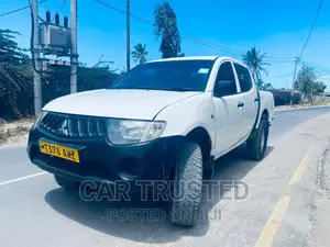 Mitsubishi L200 Club Cab 2.5 136hp 4WD 2008 White
