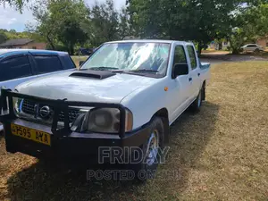 Nissan Hardbody 2000 White