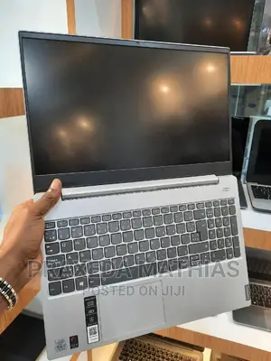 New Laptop Lenovo Ideapad S145-15 8GB Intel Core I7 SSD 256GB