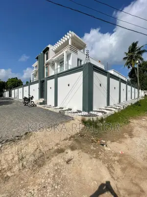 8bdrm House in Mbezi Beach for sale