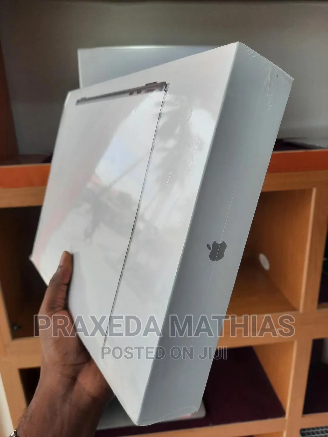 New Laptop Apple MacBook Air 2022 M2 8GB Apple M2 SSD 256GB
