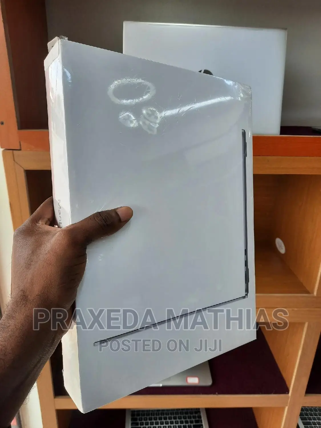 New Laptop Apple MacBook Air 2022 M2 8GB Apple M2 SSD 256GB
