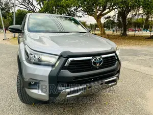 Toyota Hilux 2022 Silver