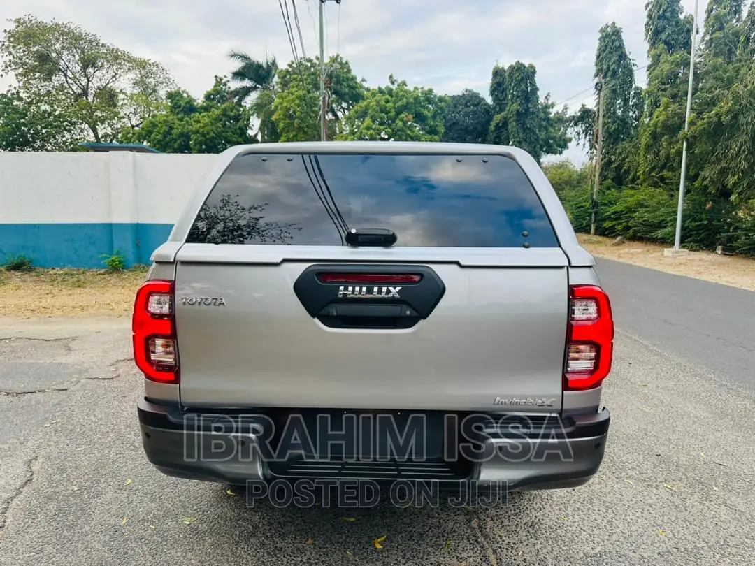 Toyota Hilux 2022 Silver