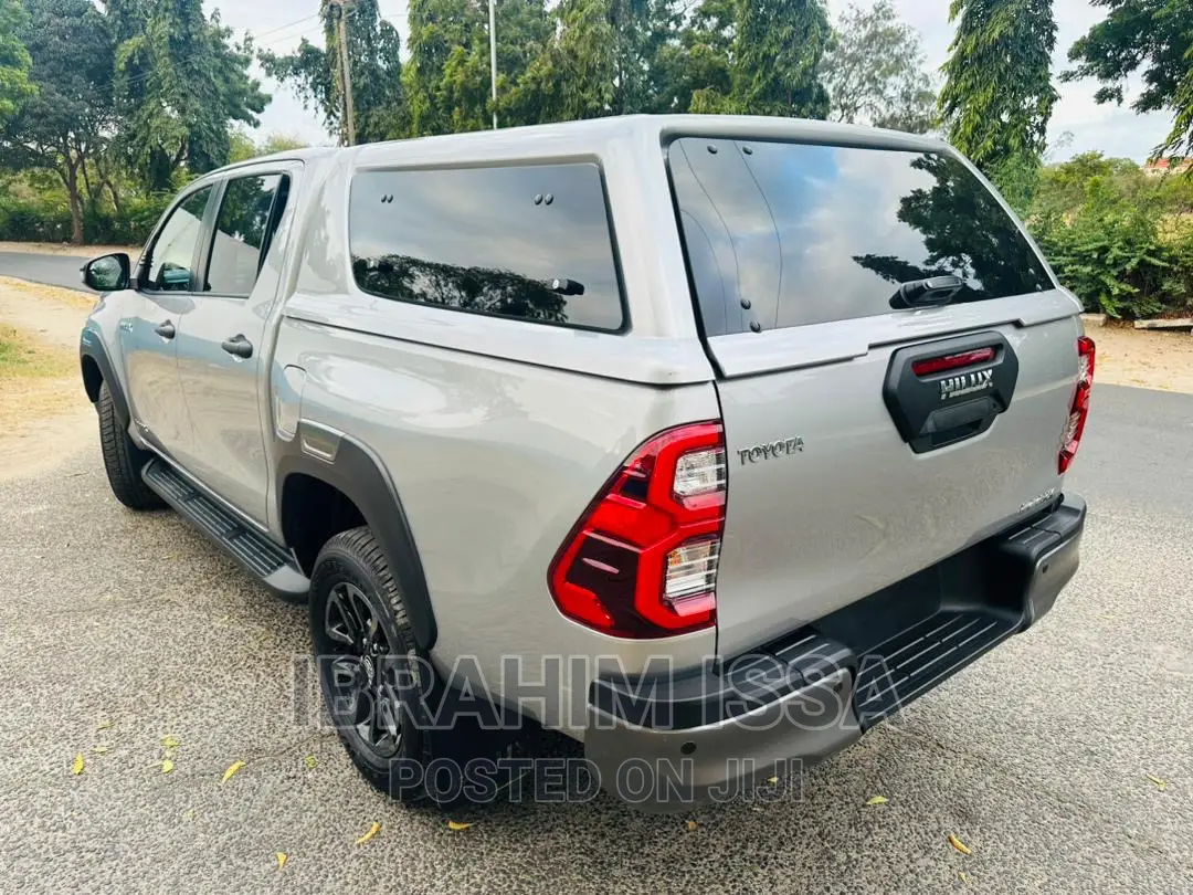 Toyota Hilux 2022 Silver