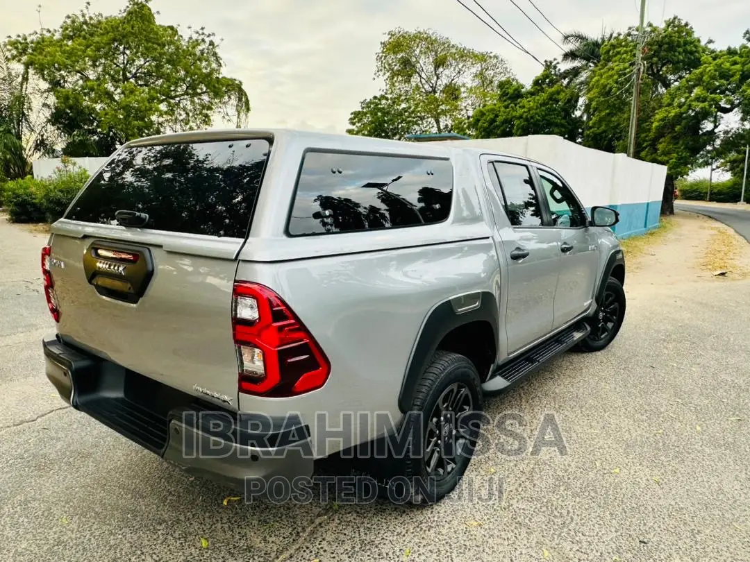 Toyota Hilux 2022 Silver