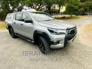 Toyota Hilux 2022 Silver