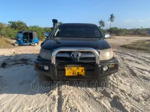 Toyota Hilux 2000 Black