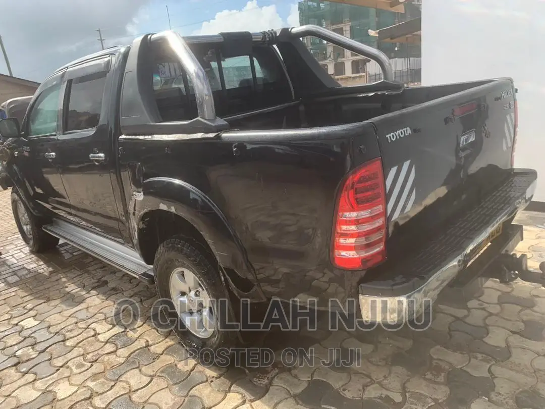 Toyota Hilux 2000 Black