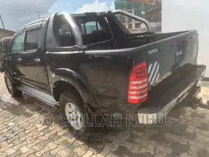 Toyota Hilux 2000 Black