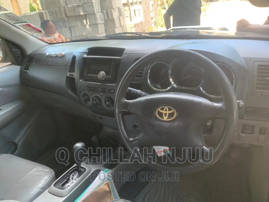 Toyota Hilux 2000 Black