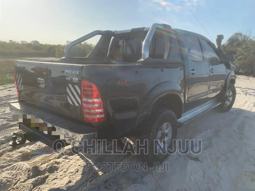 Toyota Hilux 2000 Black
