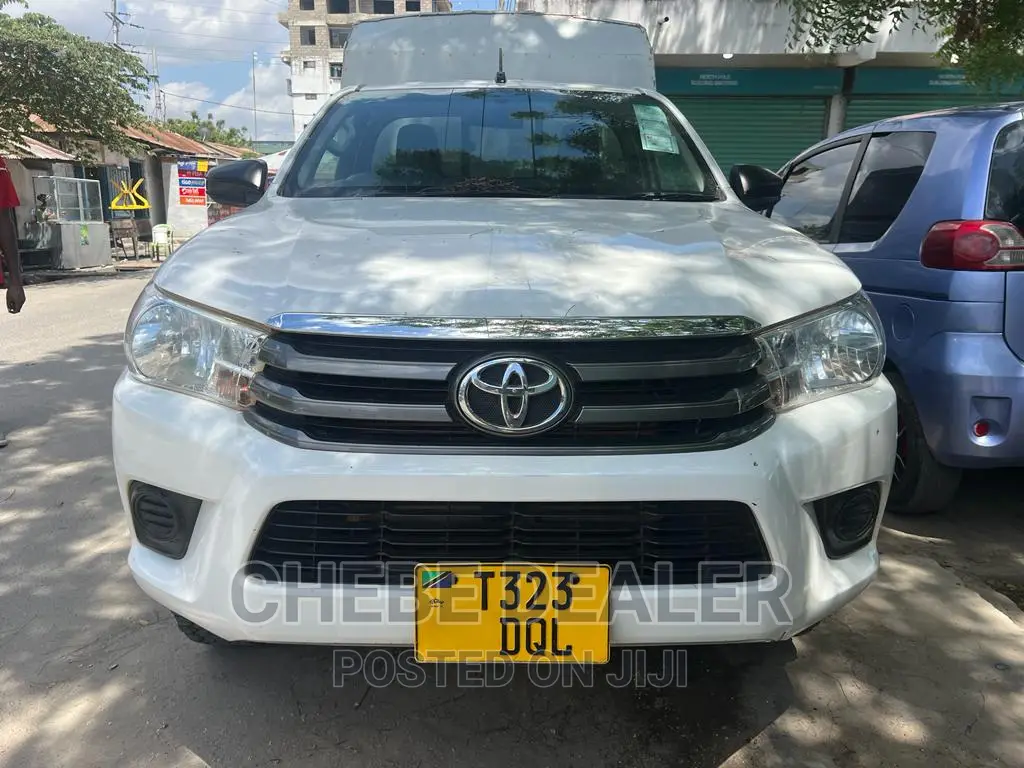 Toyota Hilux 2019 Pearl