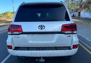 Toyota Land Cruiser 2020 White