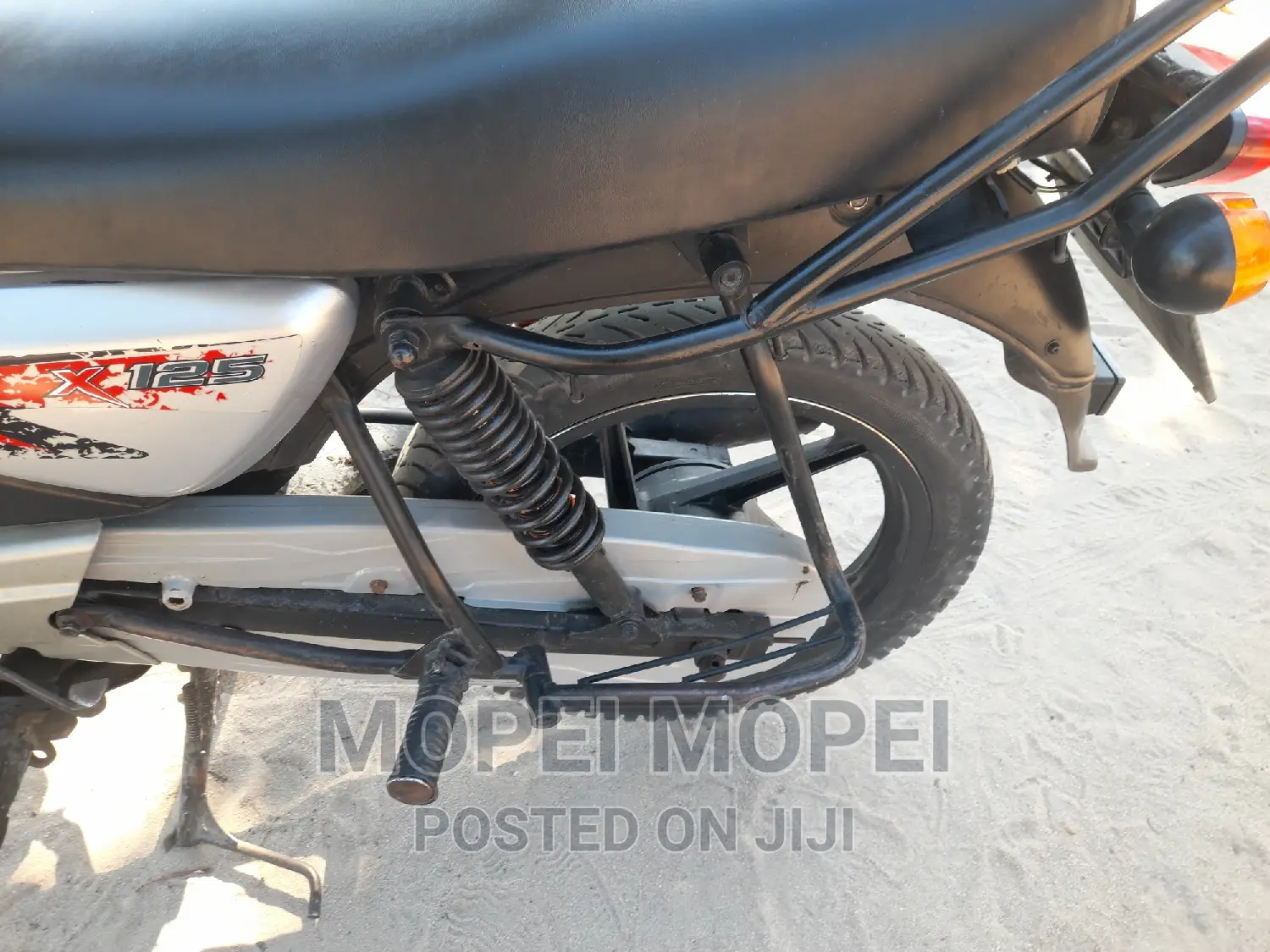Bajaj Boxer X125 2021 Red
