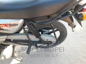 Bajaj Boxer X125 2021 Red