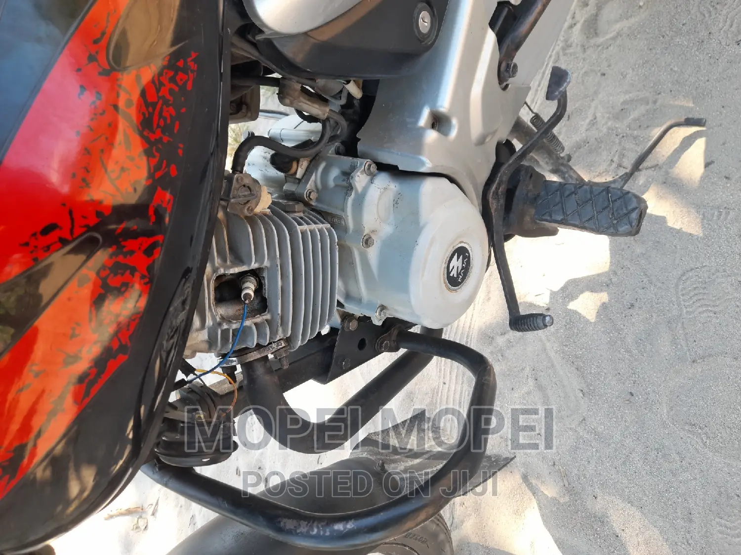 Bajaj Boxer X125 2021 Red