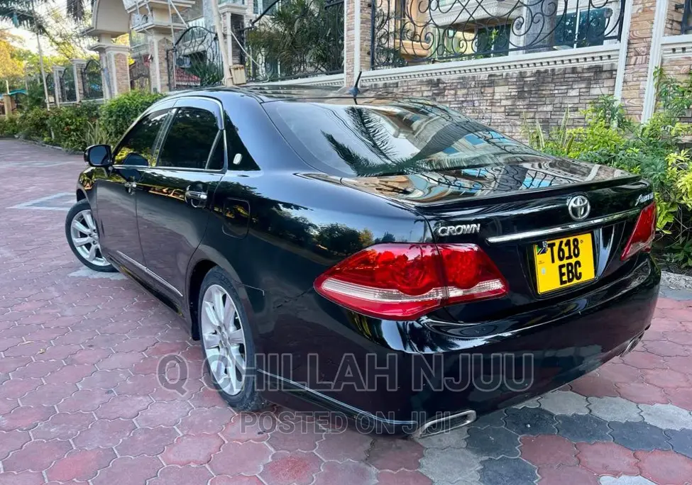 Toyota Crown 2010 Black