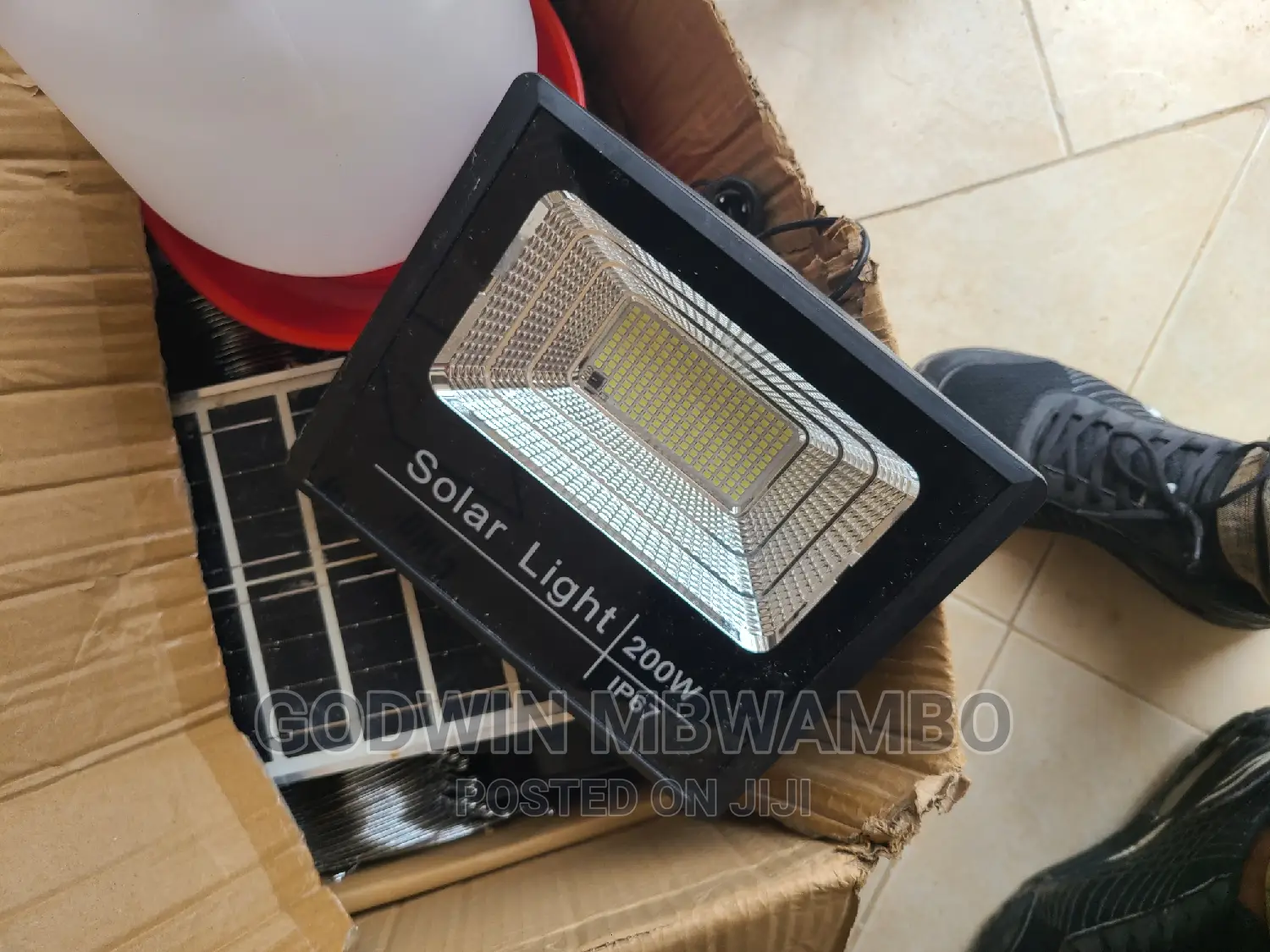 Tunauza Taa Za Ulinzi Zinazotumia Solar