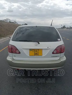 Toyota Harrier 3.0 V6 2005 White