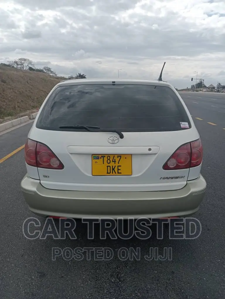Toyota Harrier 3.0 V6 2005 White