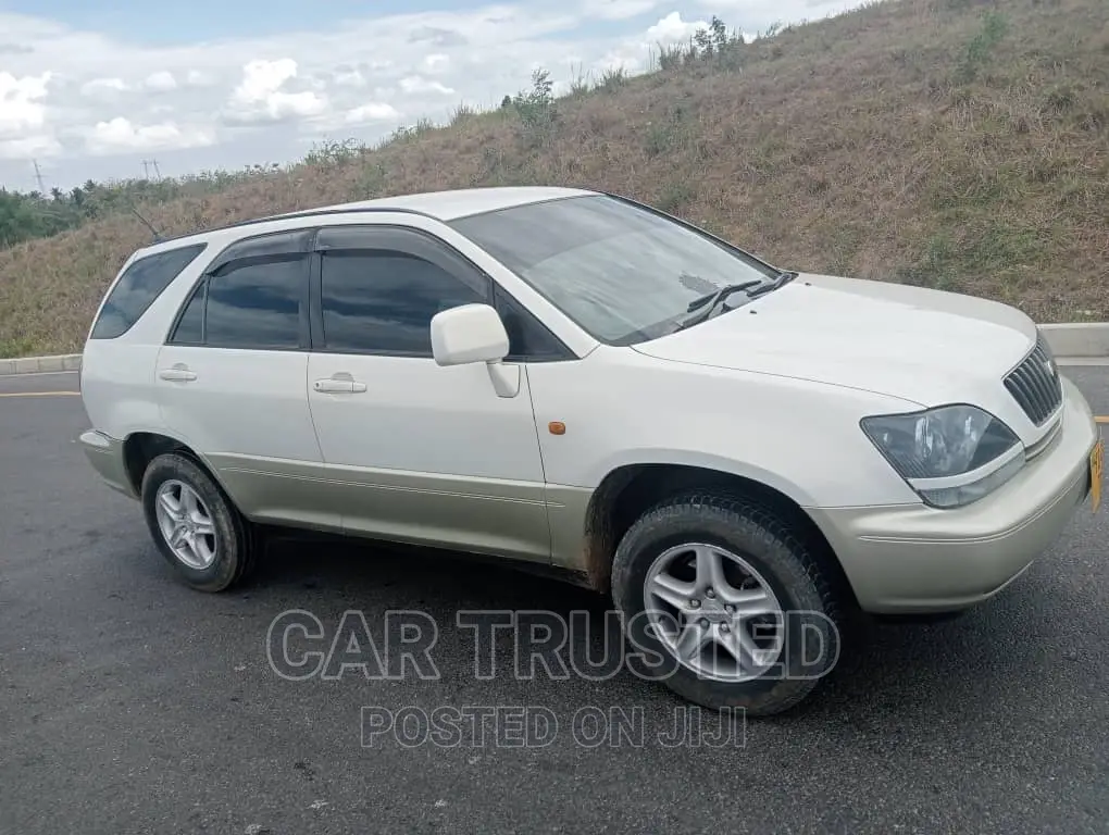 Toyota Harrier 3.0 V6 2005 White