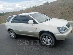 Toyota Harrier 3.0 V6 2005 White