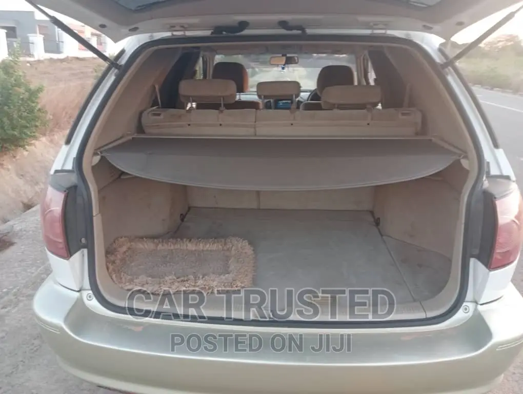 Toyota Harrier 3.0 V6 2005 White