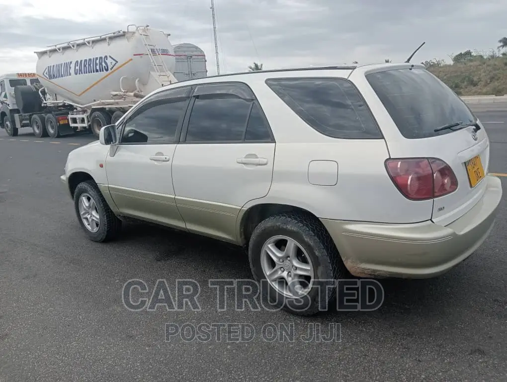 Toyota Harrier 3.0 V6 2005 White