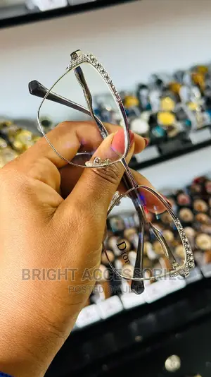 Miwani Inafaaa Kuweka Lens