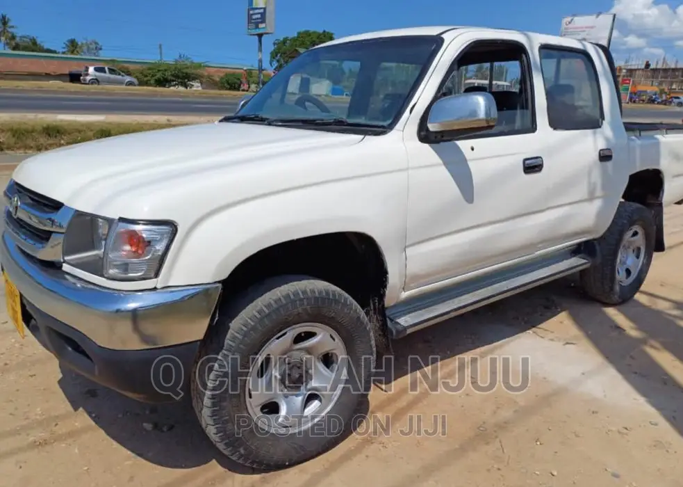Toyota Hilux 2000 White