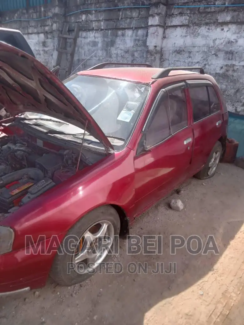 Toyota Starlet 2001 Red