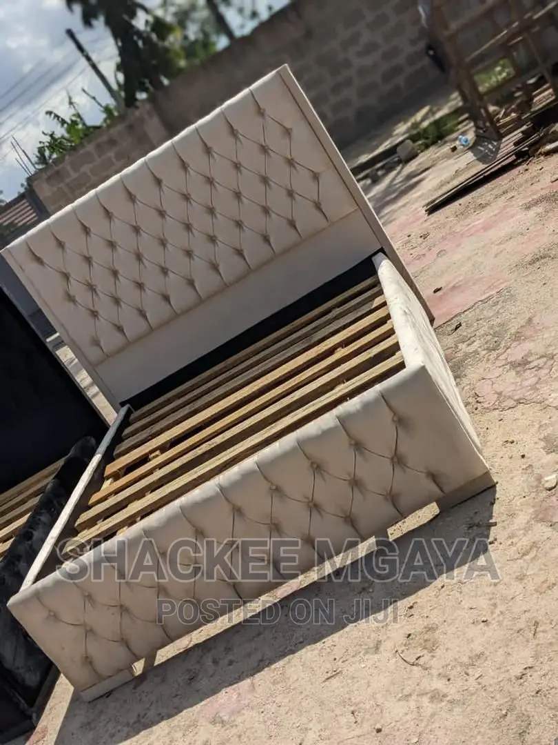 Bed Sofa Rangi Zote Zipo Karibu Sana