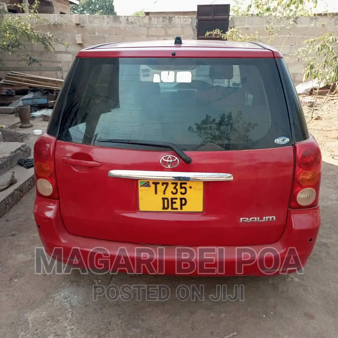 Toyota Raum 2003 Red