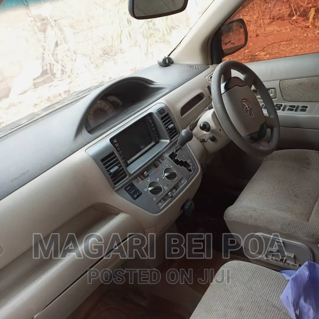 Toyota Raum 2003 Red