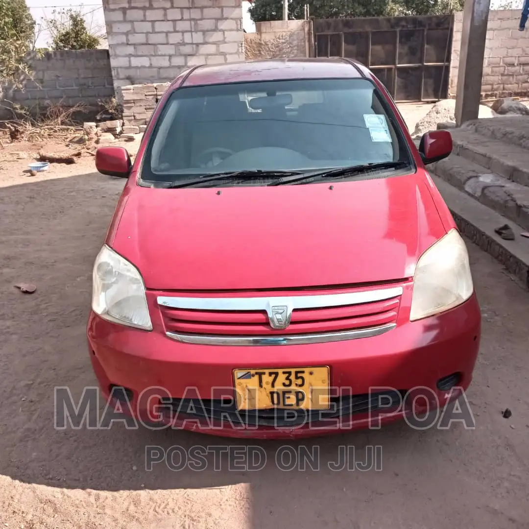 Toyota Raum 2003 Red