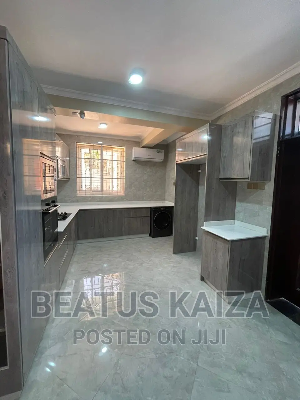 6bdrm Block of Flats in Mbezi Beach for sale