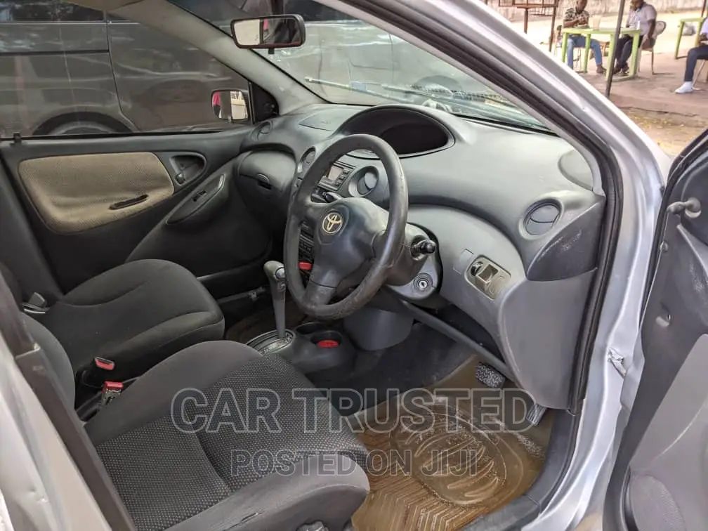 Toyota Vitz 1.5 FWD 3dr 2003 Silver