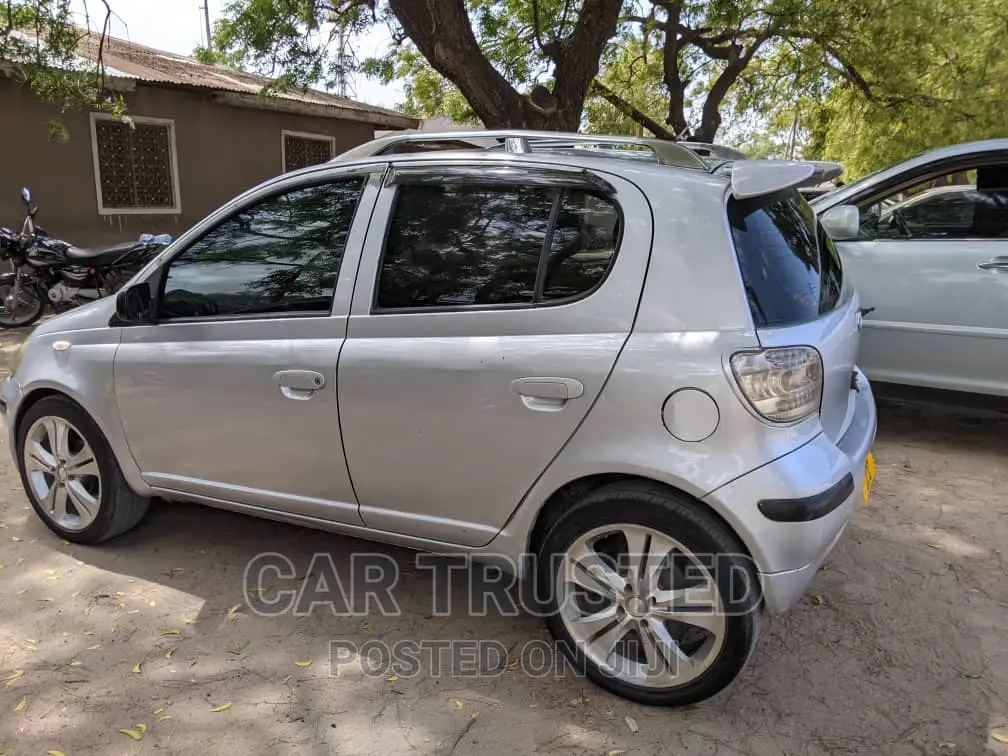 Toyota Vitz 1.5 FWD 3dr 2003 Silver