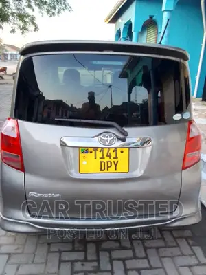 Toyota Ractis 1.5 AWD 2007 Gray