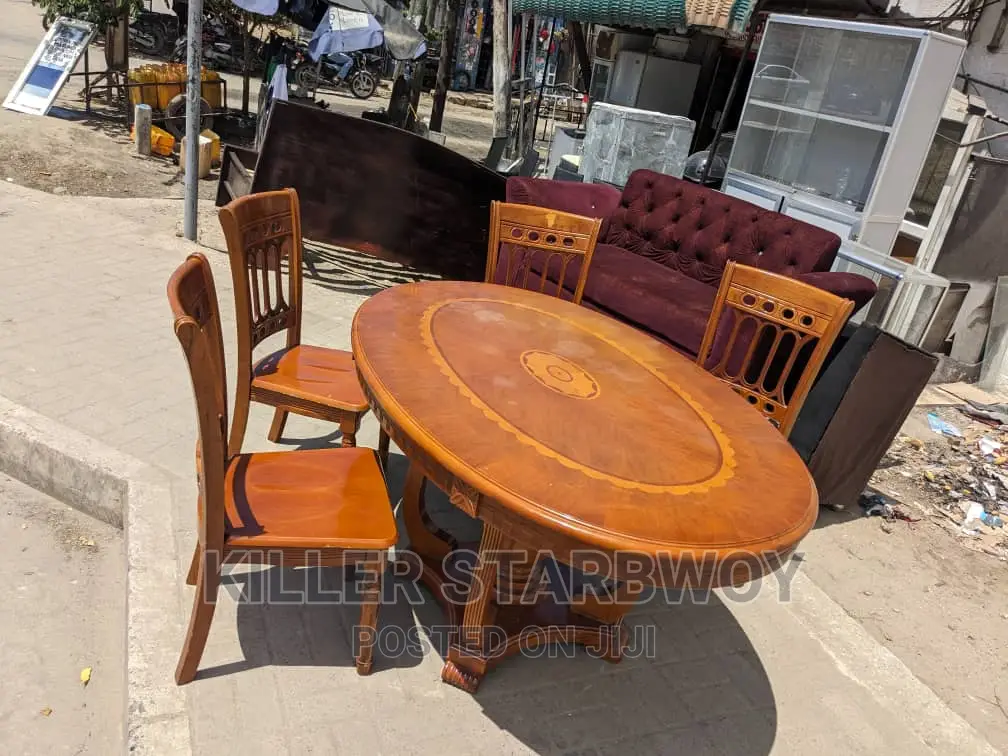 Rounded Dinning Table
