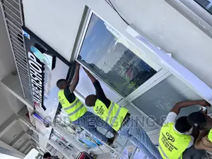 Muonekano Mzuri Wa Biashara Tunaprint Stiker Na Banner