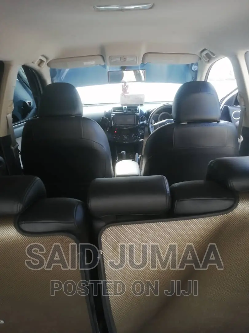 Toyota Vanguard 2010 White