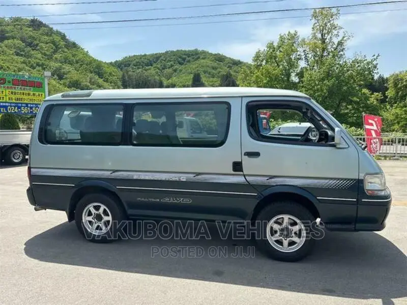 Toyota HiAce 1998 Silver