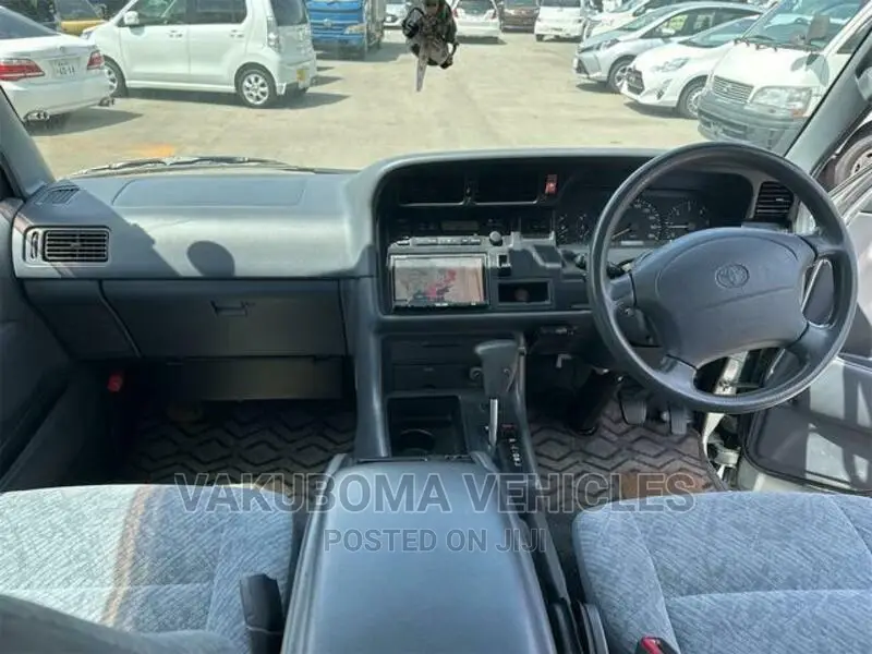 Toyota HiAce 1998 Silver
