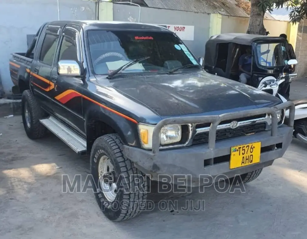 Toyota Hilux 2001 Black