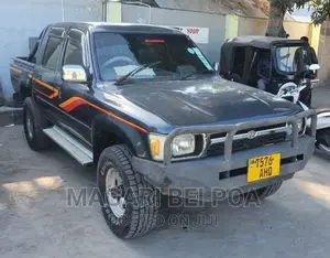 Toyota Hilux 2001 Black