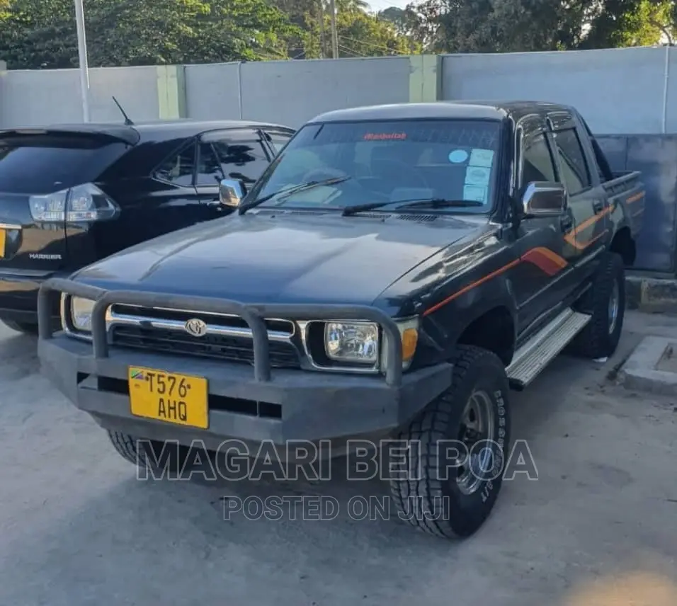 Toyota Hilux 2001 Black