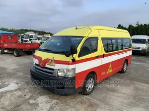 Toyota HiAce 2010 Yellow